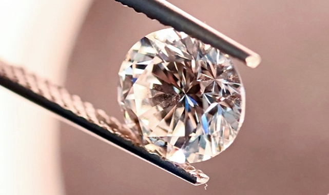 Минфин рассмотрит отмену НДС на покупку бриллиантов